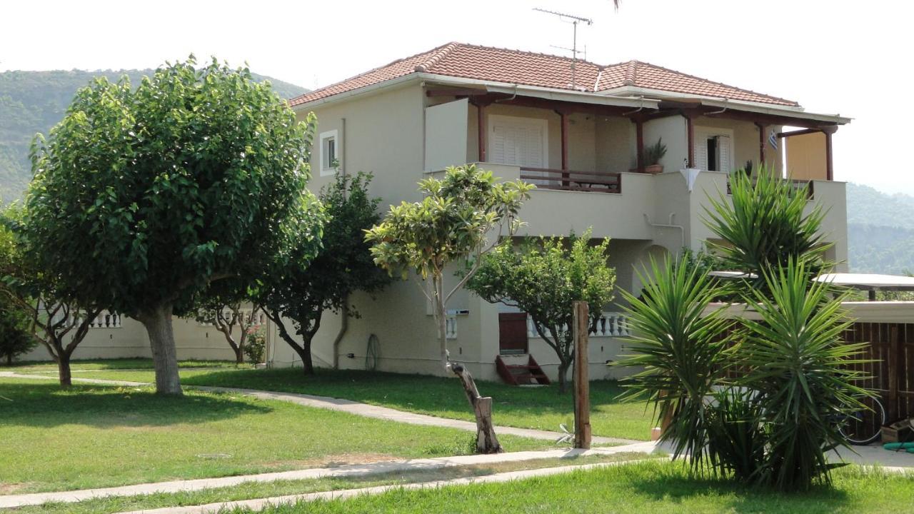 Caposaldo Apartments Akrata Exteriör bild