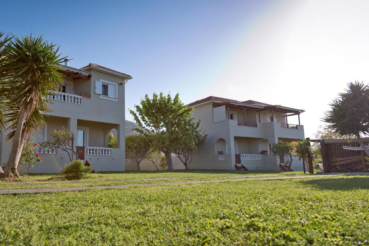 Caposaldo Apartments Akrata Exteriör bild