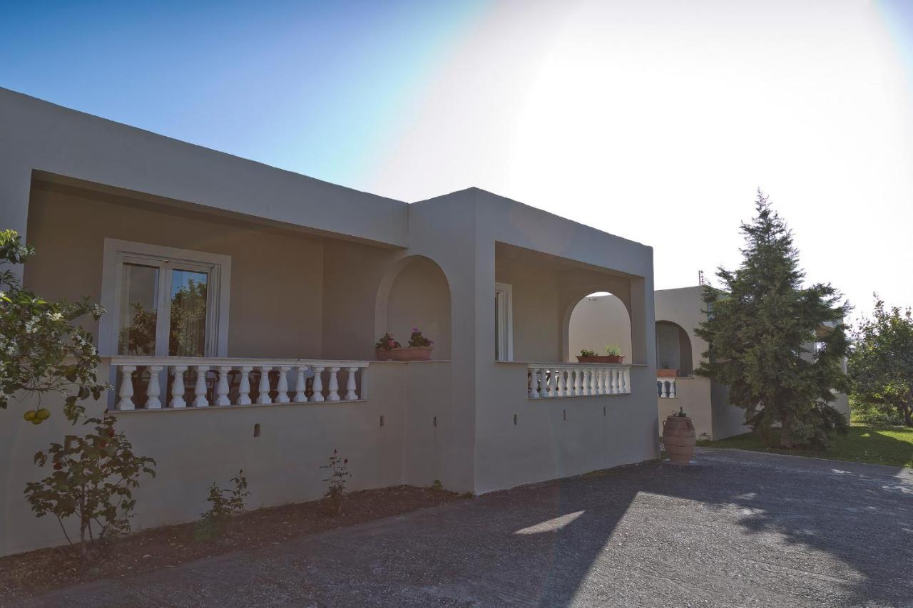 Caposaldo Apartments Akrata Exteriör bild