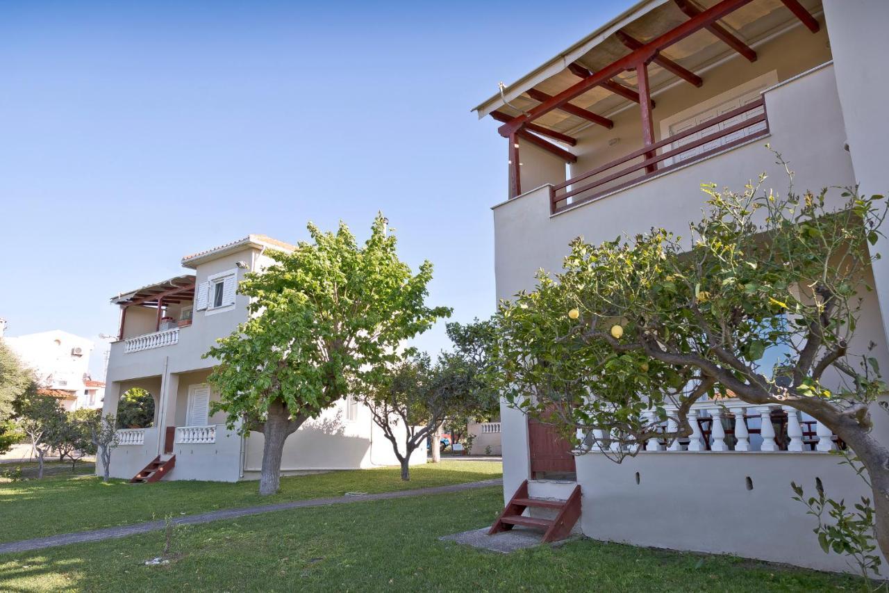 Caposaldo Apartments Akrata Exteriör bild