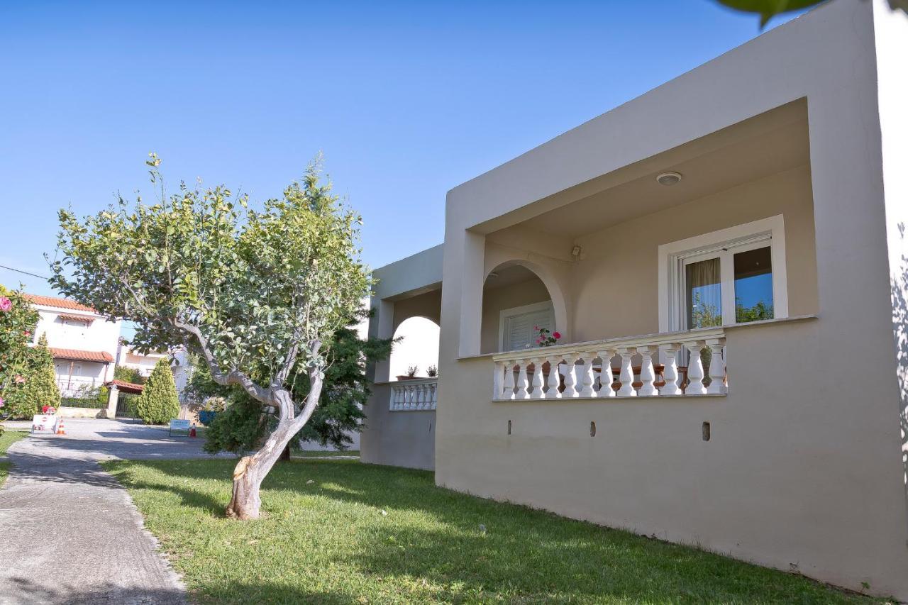 Caposaldo Apartments Akrata Exteriör bild