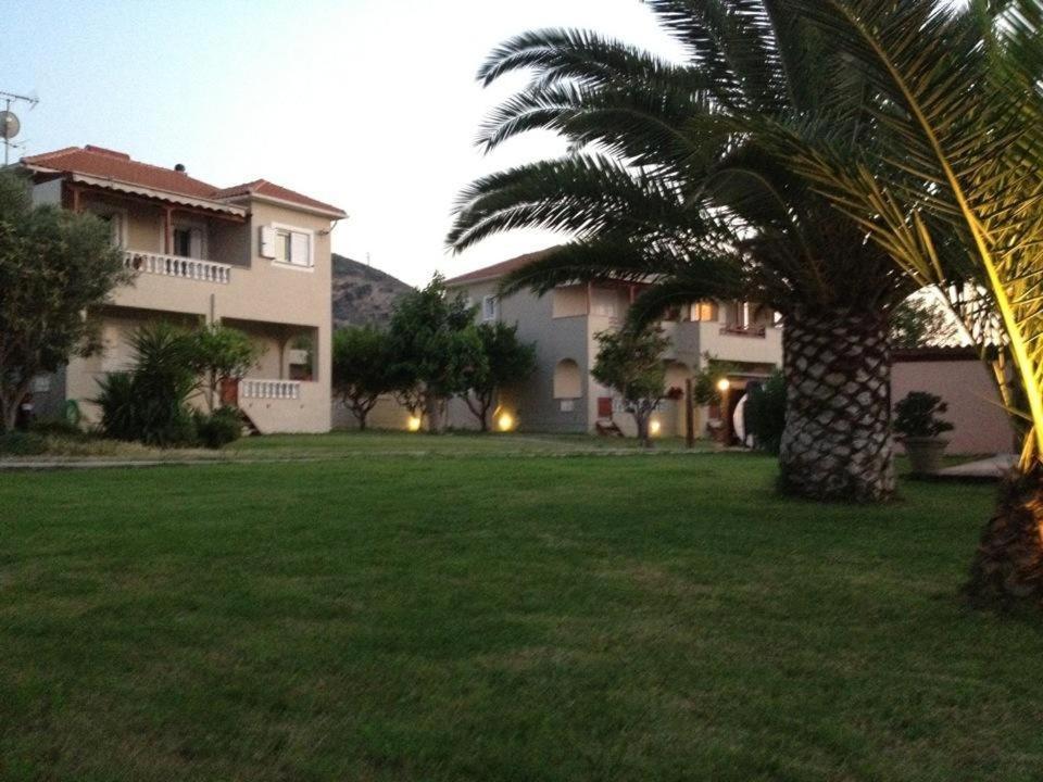 Caposaldo Apartments Akrata Exteriör bild